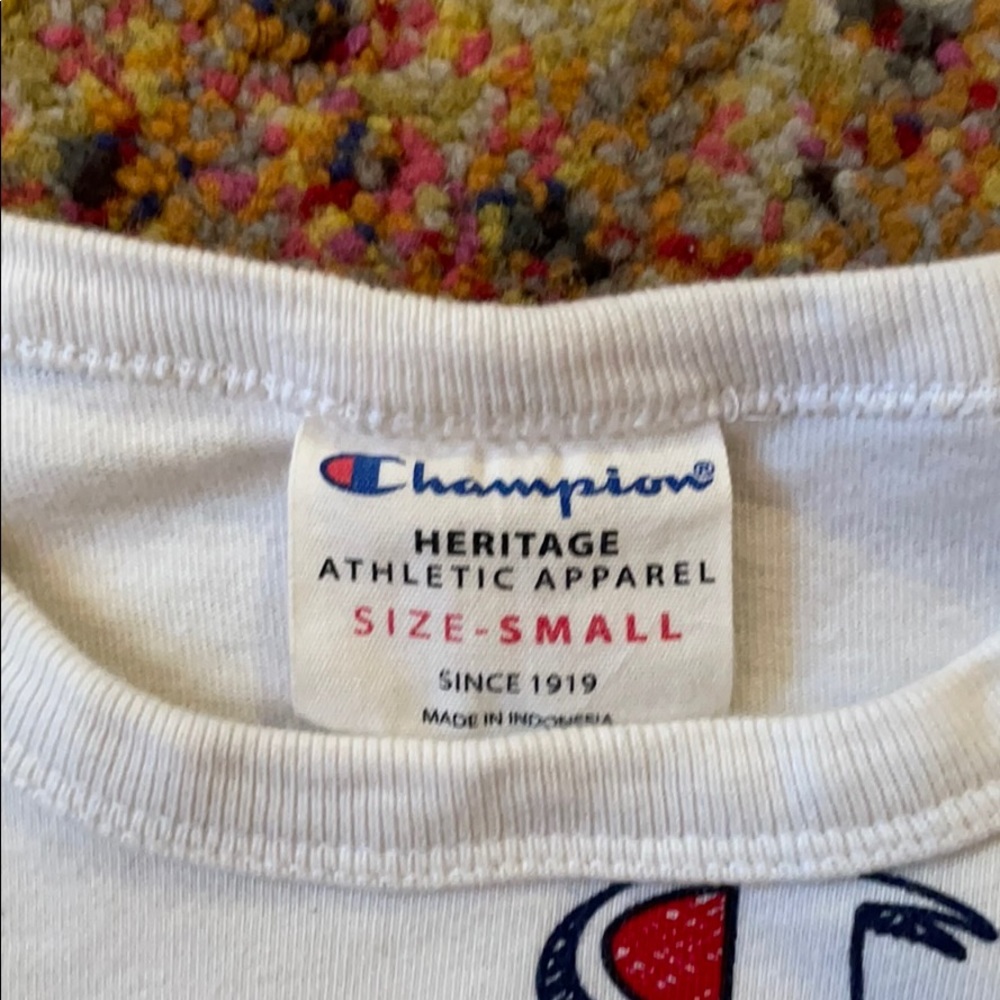 - Champion t shirt - Picture 2 of 5